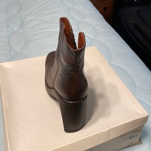 Woman BCBG short boots
